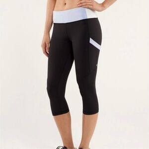 Lululemon Run: Mod Moves Crop
Black / Cool Breeze / Nimbus
